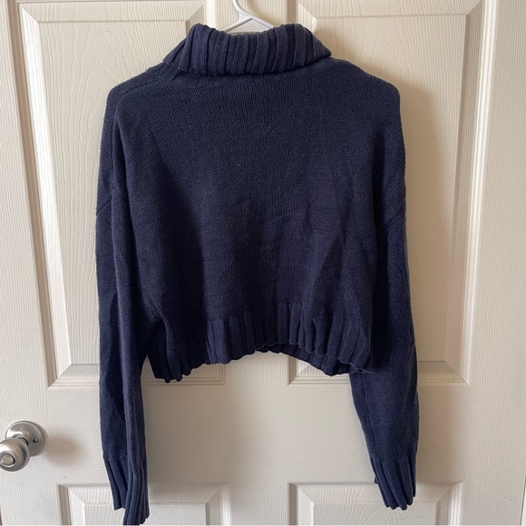 H&M navy sweater - Picture 2 of 4